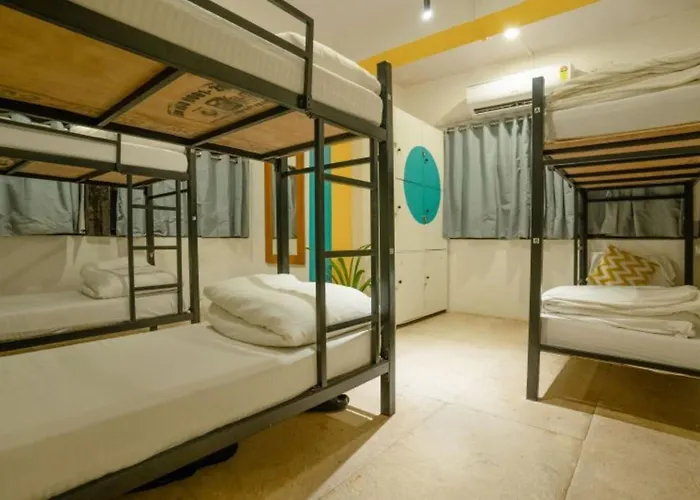 Locomo Hostel Express - Stay Work Eat Mumbai